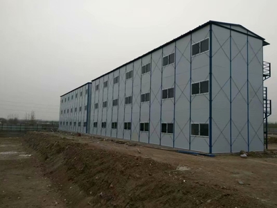 山東泰安市岱岳區(qū) 設(shè)施建筑新標(biāo)桿，巖棉彩鋼領(lǐng)跑防火與保暖雙效益